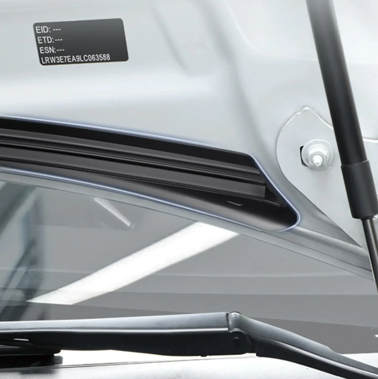 Teslahubs™ Frunk Guard: Leakage and Dust Protection - Image 9