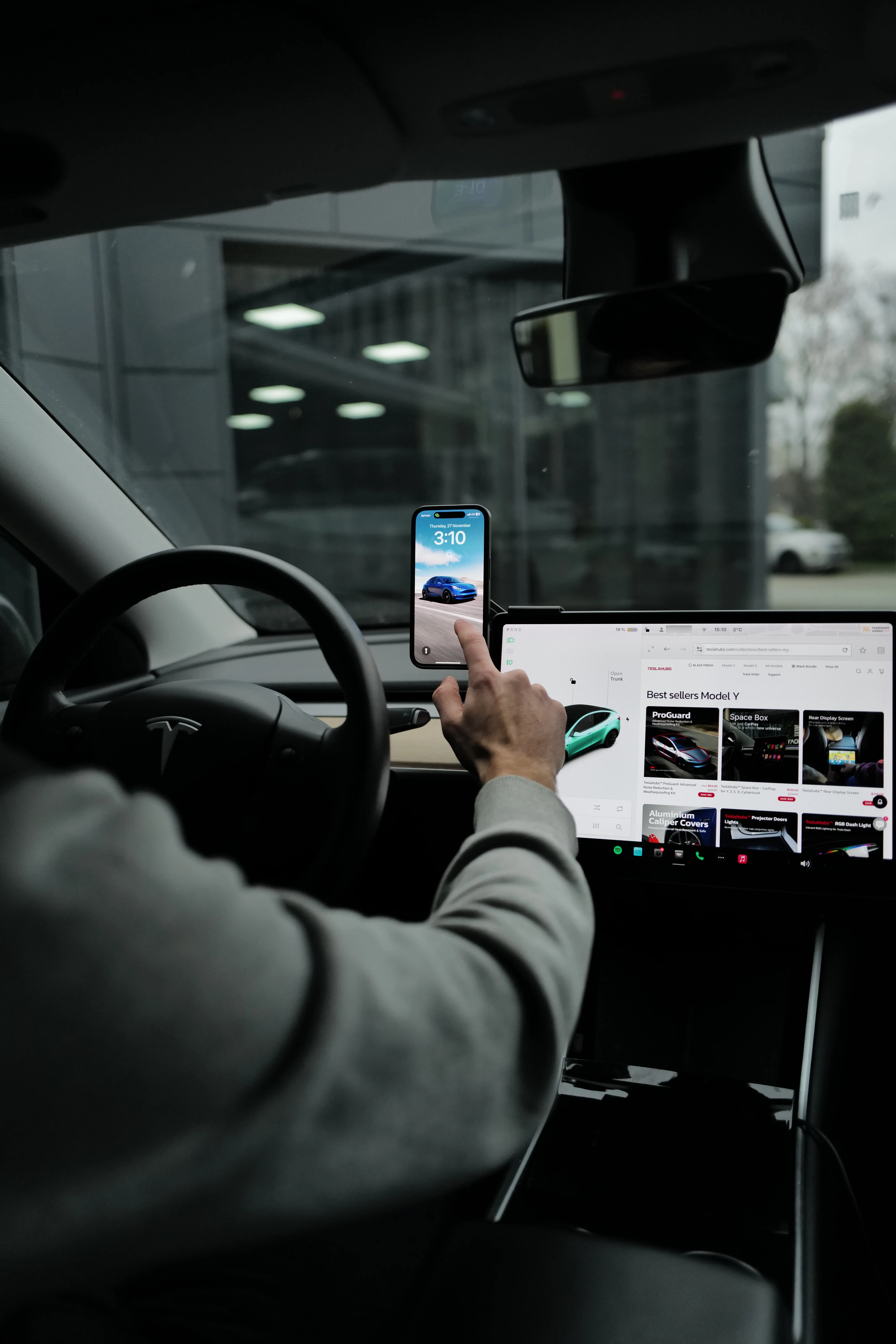 Teslahubs™ MagSafe Phone Holder - Image 10